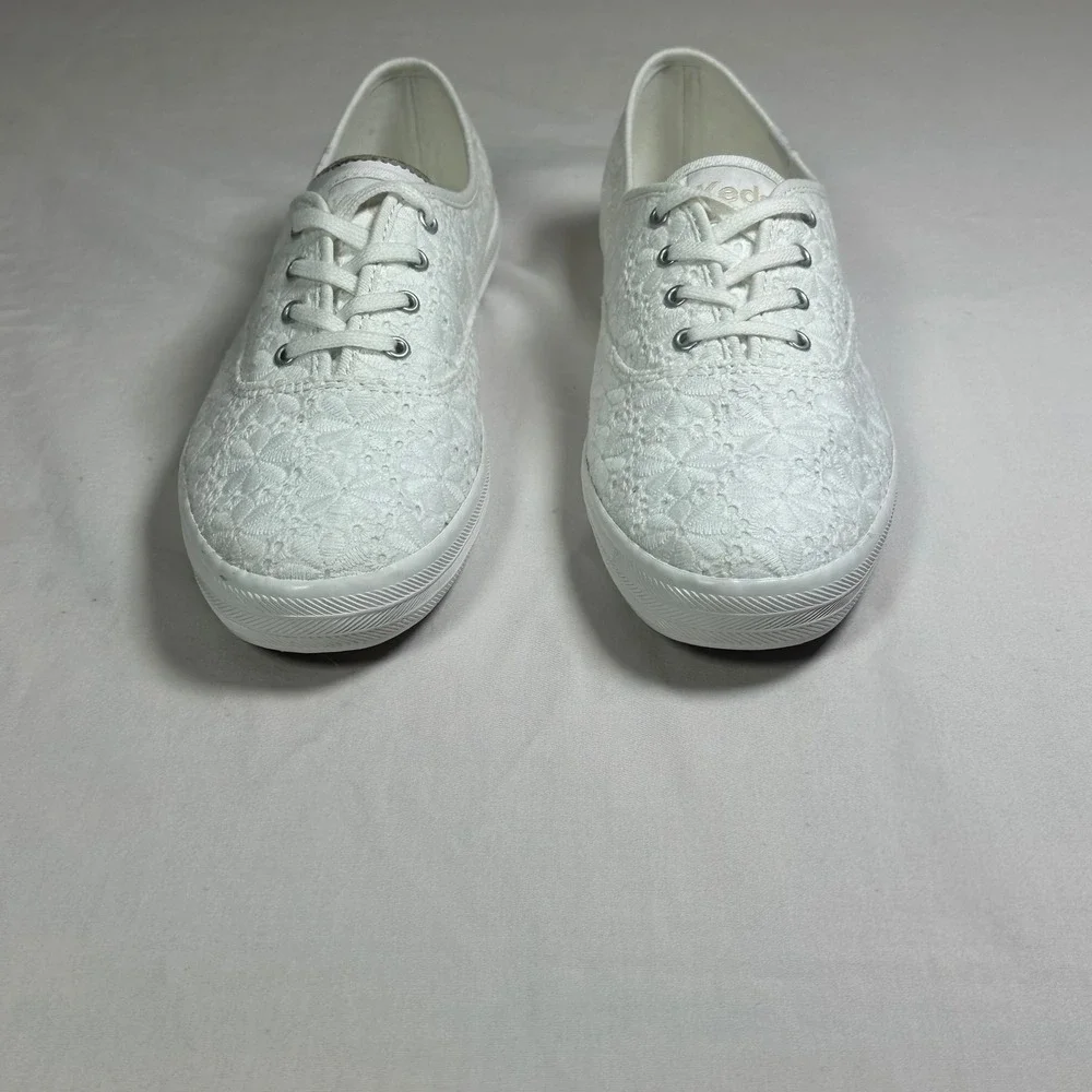 Keds Women's White Lace Sneakers Shoes Size 9.5M Fashion Casual New in Box‎